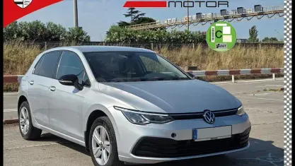 Usado VW Golf VIII Life 110 CV (80 kW) 2022 Gris / plata Berlina
