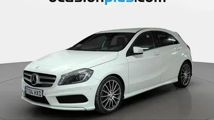 Usado Mercedes A200 AMG line 136 CV (100 kW) 2014 Blanco Berlina
