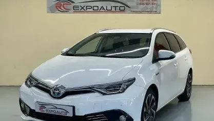Begagnad Toyota Auris Hybrid Business Edition 136 HK (100 kW) 2016 Vit Kombi