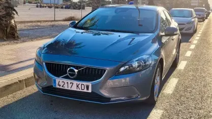 Usado Volvo V40 Kinetic 150 CV (110 kW) 2017 Gris Berlina