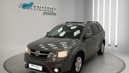 Usado Fiat Freemont Urban 140 CV (102 kW) 2011 Gris SUV