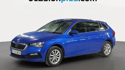 Usado Skoda Scala Ambition 110 CV (80 kW) 2022 Azul Utilitario