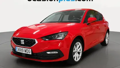 Usado Seat Leon Style 110 CV (80 kW) 2023 Rojo Utilitario