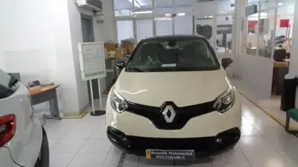 Usado Renault Captur Zen 90 CV (66 kW) 2015 Beige SUV