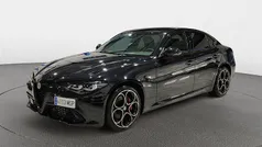Negro Usado 2024 Alfa Romeo Giulia Competizione Berlina | 42.637 € (Precio justo)
