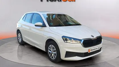 Usado Skoda Fabia Active 95 CV (69 kW) 2022 Blanco Utilitario