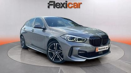 Begagnad BMW 118 136 HK (100 kW) 2024 Grå Halvkombi