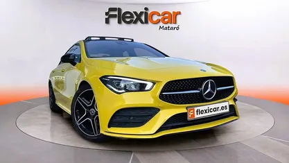 Usado Mercedes CLA180 136 CV (100 kW) 2019 Amarillo Berlina