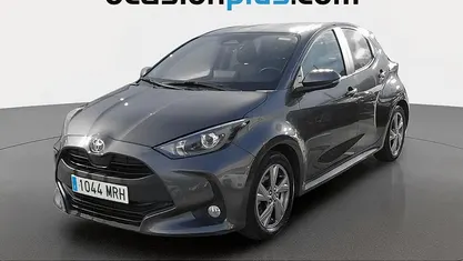 Usado Toyota Yaris Hybrid Active 116 CV (85 kW) 2024 Blanco Utilitario