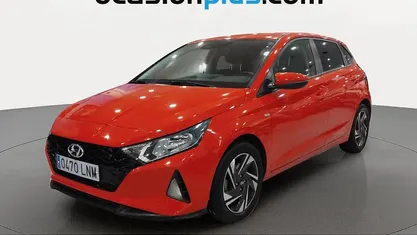 Usado Hyundai i20 100 CV (73 kW) 2021 Rojo Utilitario