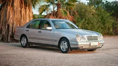 Usado 1995 Mercedes E300 Elegance Berlina | 2500 €