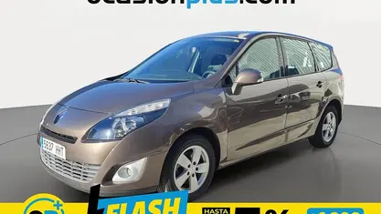 Usado Renault Scénic III Dynamique 130 CV (95 kW) 2012 Marrón Monovolumen