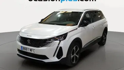 Usado Peugeot 5008 Allure 131 CV (96 kW) 2023 Blanco SUV