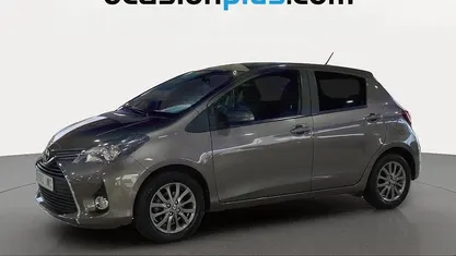 Gris Usado 2017 Toyota Yaris Active Utilitario | 13.232 € (Precio justo)