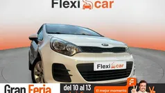 Blanco Usado 2017 Kia Rio Berlina | 11.390 € (Precio justo)
