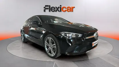 Usado Mercedes CLA220 Shooting Brake 190 CV (139 kW) 2021 Negro Familiar