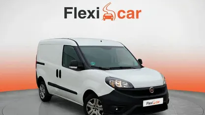 Usado Fiat Doblò Easy 95 CV (69 kW) 2022 Blanco Monovolumen