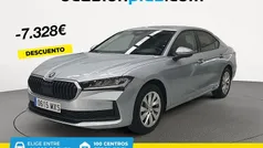 Gris Nuevo 2025 Skoda Superb Essence Berlina | 33.490 € (Precio justo)