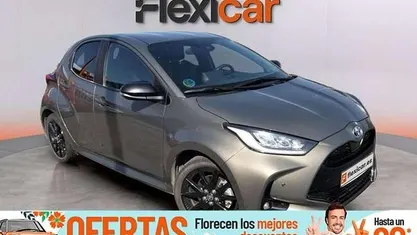 Usado Toyota Yaris Hybrid Plus 116 CV (85 kW) 2022 Verde Utilitario