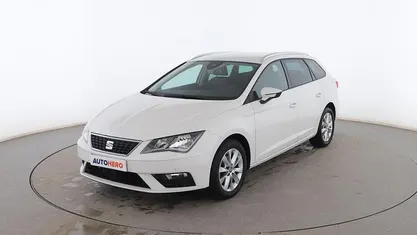 Usado Seat Leon Style 150 CV (110 kW) 2020 Blanco Familiar