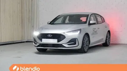Usado Ford Focus ST-Line 155 CV (114 kW) 2023 Plateado Berlina