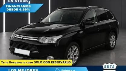 Usado Mitsubishi Outlander P-HEV 203 CV (149 kW) 2014 Negro Pickup/Camioneta