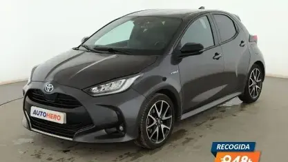 Usado Toyota Yaris Hybrid Style 116 CV (85 kW) 2020 Gris Berlina