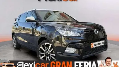 Usado Ssangyong (KGM) Tivoli Limited 116 CV (85 kW) 2017 Azul SUV