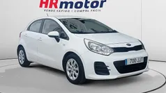 Blanco Usado 2015 Kia Rio Berlina | 8990 € (Precio justo)
