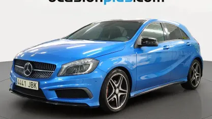 Usado Mercedes A200 AMG line 156 CV (114 kW) 2014 Azul Utilitario