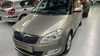 Używany Skoda Fabia Ambition 60 KM (44 kW) 2011 Beżowy Sedan/Limuzyna