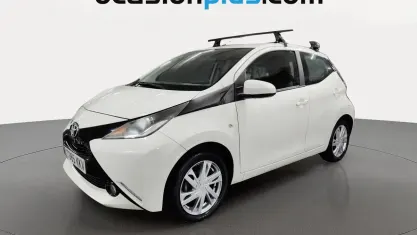 Usado Toyota Aygo X-play 69 CV (50 kW) 2018 Blanco Utilitario