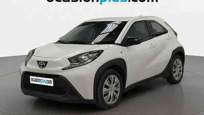 Usado Toyota Aygo X Play 72 CV (52 kW) 2023 Blanco SUV