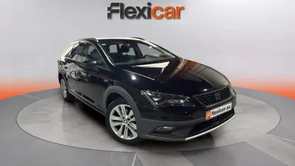 Usado Seat Leon ST 180 CV (132 kW) 2018 Negro Familiar