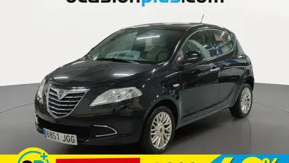 Usado Lancia Ypsilon Gold 69 CV (50 kW) 2015 Negro Utilitario