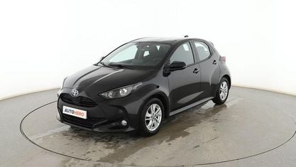 Usado Toyota Yaris Hybrid Active 116 CV (85 kW) 2021 Negro Berlina