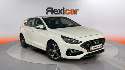 Usado Hyundai i30 120 CV (88 kW) 2022 Blanco Berlina