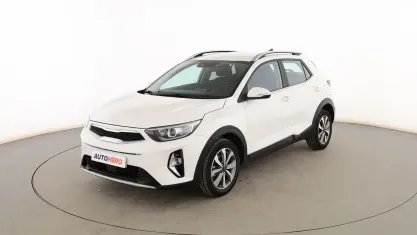 Usado Kia Stonic 84 CV (61 kW) 2022 Blanco SUV