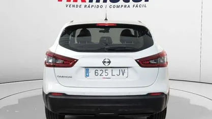 Käytetty Nissan Qashqai Acenta 117 HP (86 kW) 2020 Valkoinen Katumaasturi