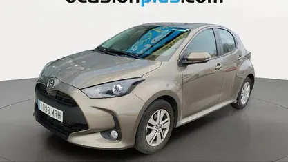 Usado Toyota Yaris Edition 125 CV (91 kW) 2024 Marrón Utilitario