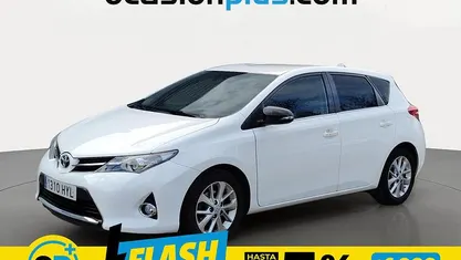 Usado Toyota Auris Active 90 CV (66 kW) 2014 Blanco Utilitario