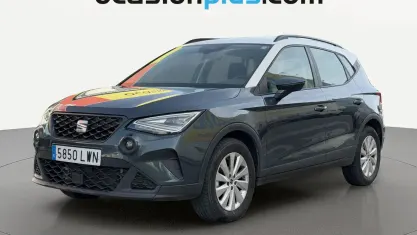 Usado Seat Arona Style Plus 110 CV (80 kW) 2022 Verde SUV