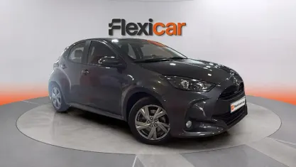 Usado Toyota Yaris Hybrid Active 116 CV (85 kW) 2025 Gris Berlina