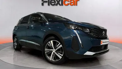 Usado 2023 Peugeot 5008 Allure SUV | 22.990 € (Buen precio)