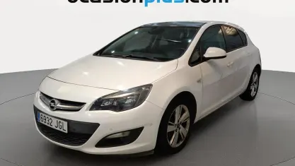 Usado Opel Astra Selective 140 CV (102 kW) 2015 Blanco Utilitario