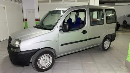 Usado Fiat Doblò Dynamic 70 CV (51 kW) 2004 Gris Monovolumen