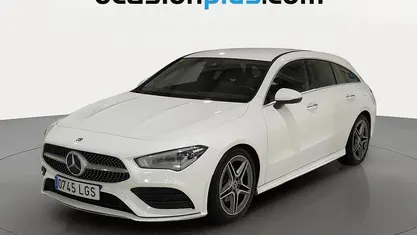 Usado Mercedes CLA220 Shooting Brake AMG 190 CV (139 kW) 2020 Blanco Familiar