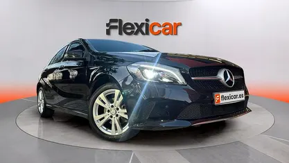 Usado Mercedes A180 Urban 122 CV (89 kW) 2017 Negro Berlina