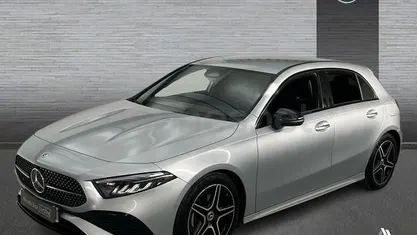 Usado Mercedes A200 AMG line 150 CV (110 kW) 2025 Gris Berlina