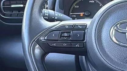 Usado 2023 Toyota Yaris Hybrid Active Utilitario | 16.490 € (Buen precio)